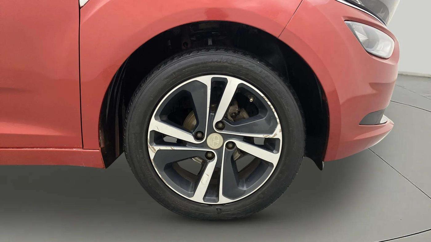2020 Tata ALTROZ XZ PETROL, Petrol, Manual, 42,211 km, Right Front Wheel