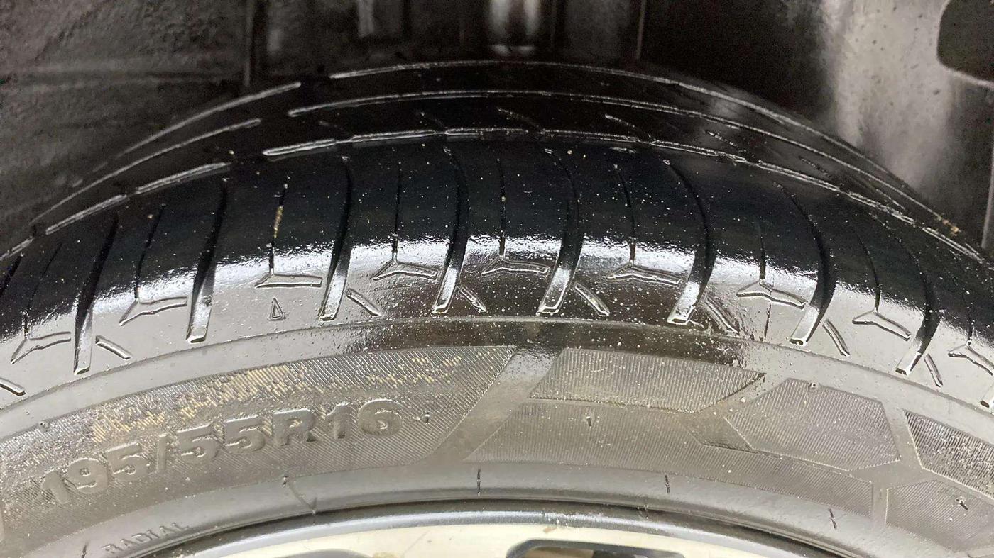 2020 Tata ALTROZ XZ PETROL, Petrol, Manual, 42,211 km, Left Rear Tyre Tread