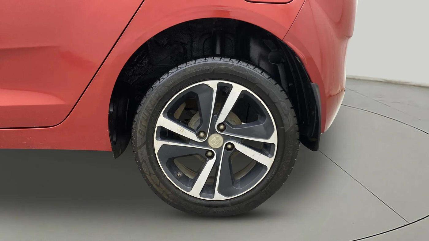 2020 Tata ALTROZ XZ PETROL, Petrol, Manual, 42,211 km, Left Rear Wheel