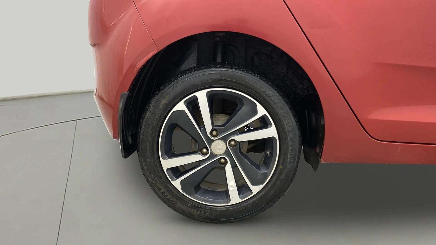 2020 Tata ALTROZ XZ PETROL, Petrol, Manual, 42,211 km, Right Rear Wheel