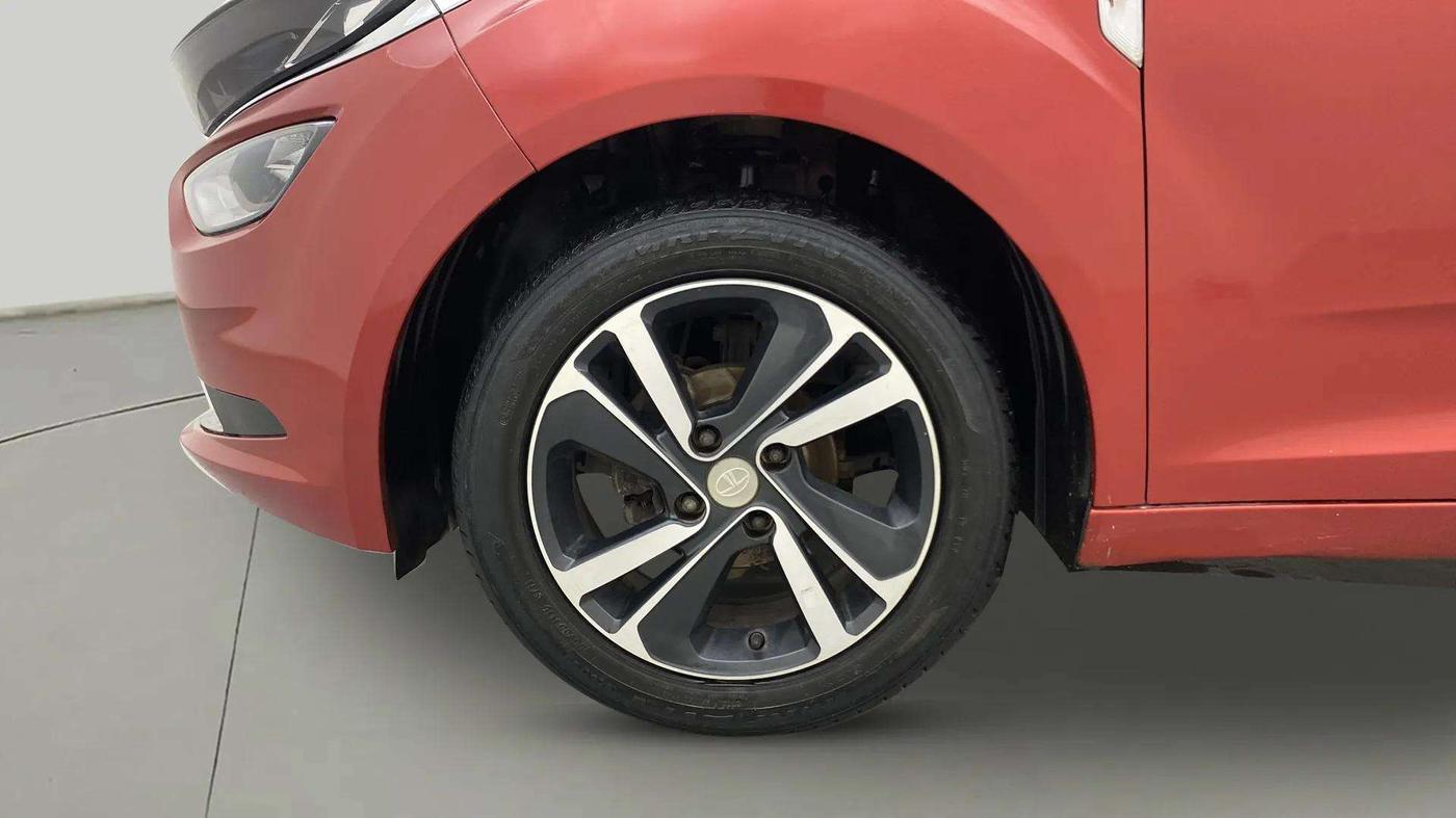 2020 Tata ALTROZ XZ PETROL, Petrol, Manual, 42,211 km, Left Front Wheel
