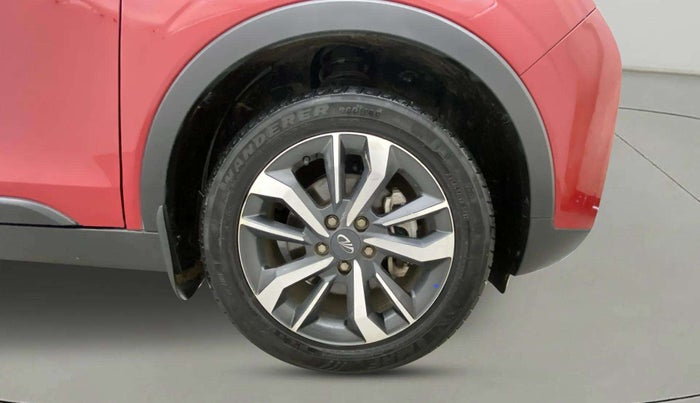 2021 Mahindra XUV300 W8 (O) 1.2 PETROL AMT, Petrol, Automatic, 28,765 km, Right Front Wheel