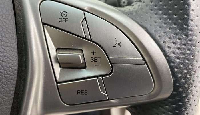 2021 Mahindra XUV300 W8 (O) 1.2 PETROL AMT, Petrol, Automatic, 28,765 km, Adaptive Cruise Control