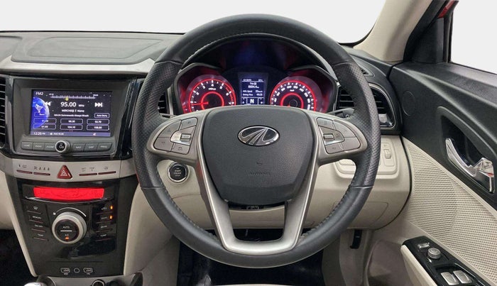 2021 Mahindra XUV300 W8 (O) 1.2 PETROL AMT, Petrol, Automatic, 28,765 km, Steering Wheel Close Up