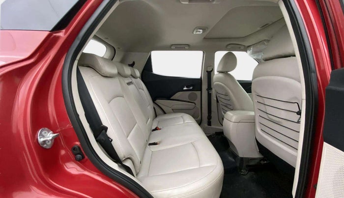 2021 Mahindra XUV300 W8 (O) 1.2 PETROL AMT, Petrol, Automatic, 28,765 km, Right Side Rear Door Cabin