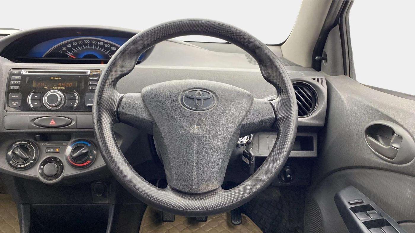2013 Toyota Etios Liva G, Petrol, Manual, 70,097 km, Steering Wheel Close Up