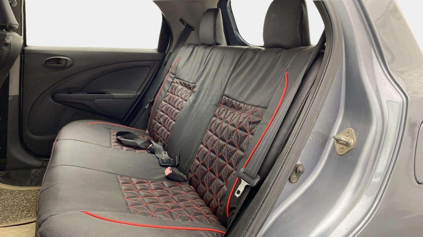 2013 Toyota Etios Liva G, Petrol, Manual, 70,097 km, Right Side Rear Door Cabin