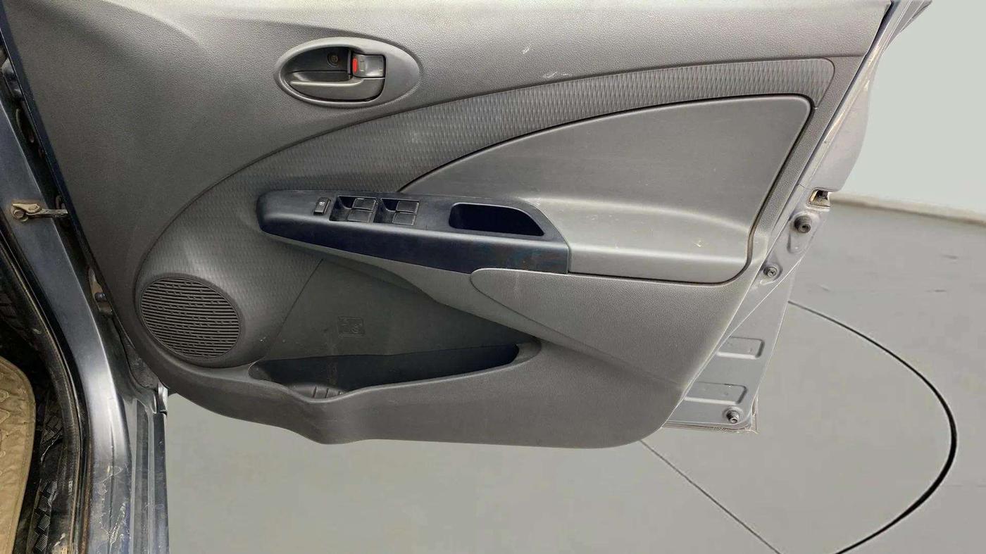 2013 Toyota Etios Liva G, Petrol, Manual, 70,097 km, Driver Side Door Panels Control