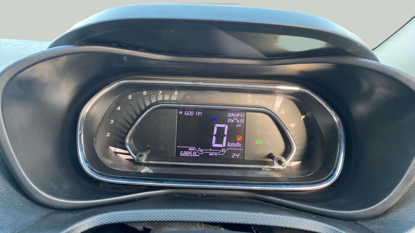 2020 Tata NEXON XZ PLUS (O) DIESEL DUAL TONE, Diesel, Manual, 69,189 km, Odometer Image