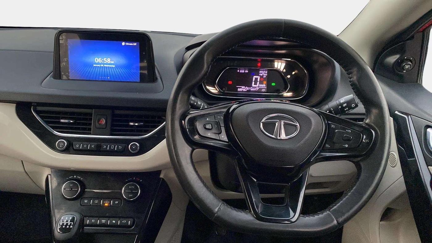 2020 Tata NEXON XZ PLUS (O) DIESEL DUAL TONE, Diesel, Manual, 69,189 km, Steering Wheel Close Up