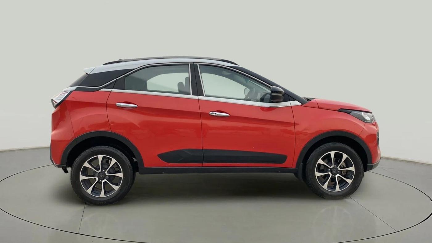 2020 Tata NEXON XZ PLUS (O) DIESEL DUAL TONE, Diesel, Manual, 69,189 km, Right Side
