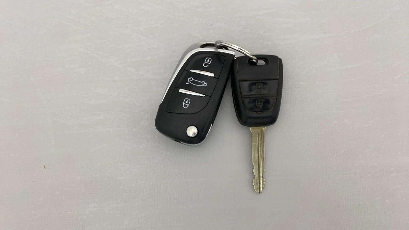 2019 Hyundai Grand i10 SPORTZ 1.2 KAPPA VTVT, CNG, Manual, 71,031 km, Key Close Up