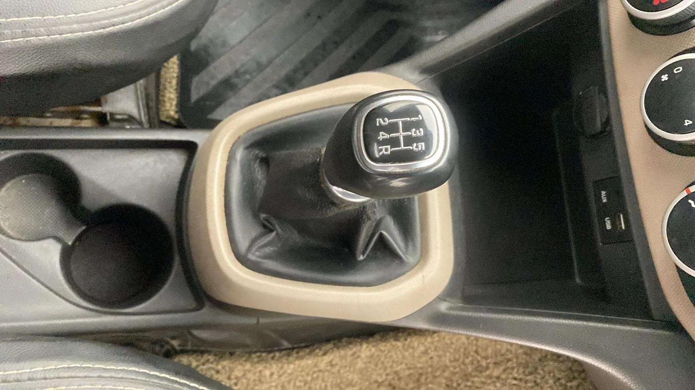 2019 Hyundai Grand i10 SPORTZ 1.2 KAPPA VTVT, CNG, Manual, 71,031 km, Gear Lever