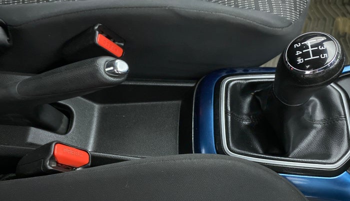 2017 Maruti IGNIS DELTA 1.2, Petrol, Manual, 25,849 km, Gear Lever