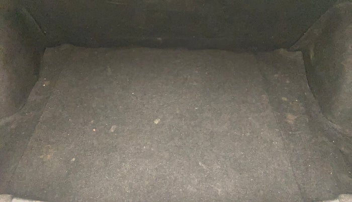 2016 Maruti Swift Dzire ZXI, Petrol, Manual, 86,221 km, Boot Inside