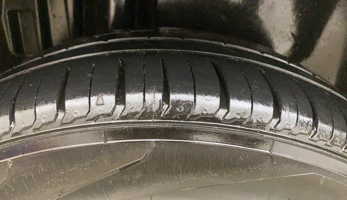 2016 Maruti Swift Dzire ZXI, Petrol, Manual, 86,221 km, Right Rear Tyre Tread