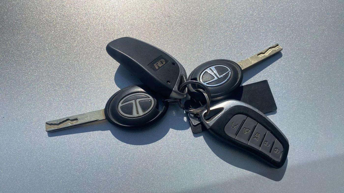 2020 Tata Tiago XE PETROL, Petrol, Manual, 11,499 km, Key Close Up