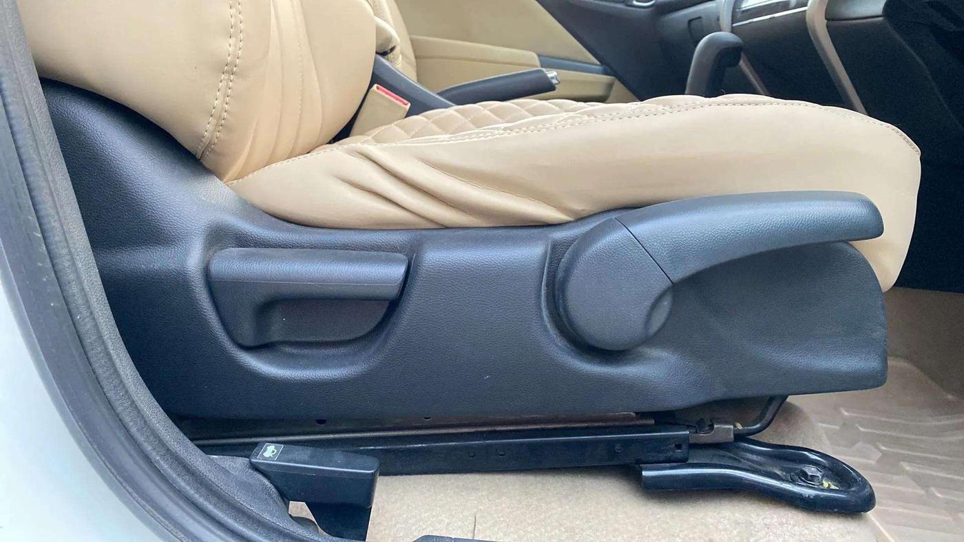 2019 Honda City 1.5L I-VTE V CVT, Petrol, Automatic, 41,544 km, Driver Side Adjustment Panel