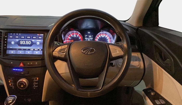 2022 Mahindra XUV300 W6 1.2 PETROL, Petrol, Manual, 39,560 km, Steering Wheel Close Up