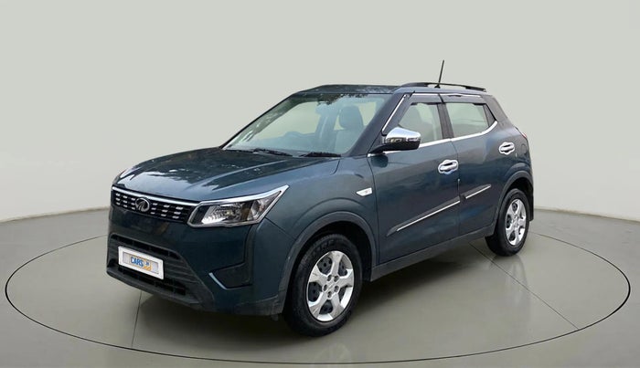 2022 Mahindra XUV300 W6 1.2 PETROL, Petrol, Manual, 39,560 km, Left Front Diagonal