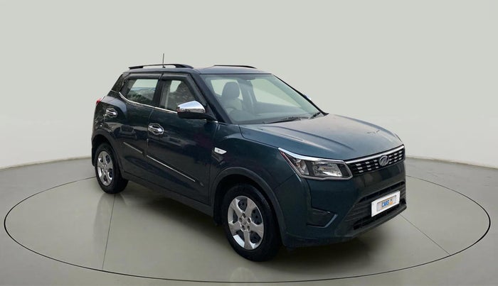 2022 Mahindra XUV300 W6 1.2 PETROL, Petrol, Manual, 39,560 km, Right Front Diagonal