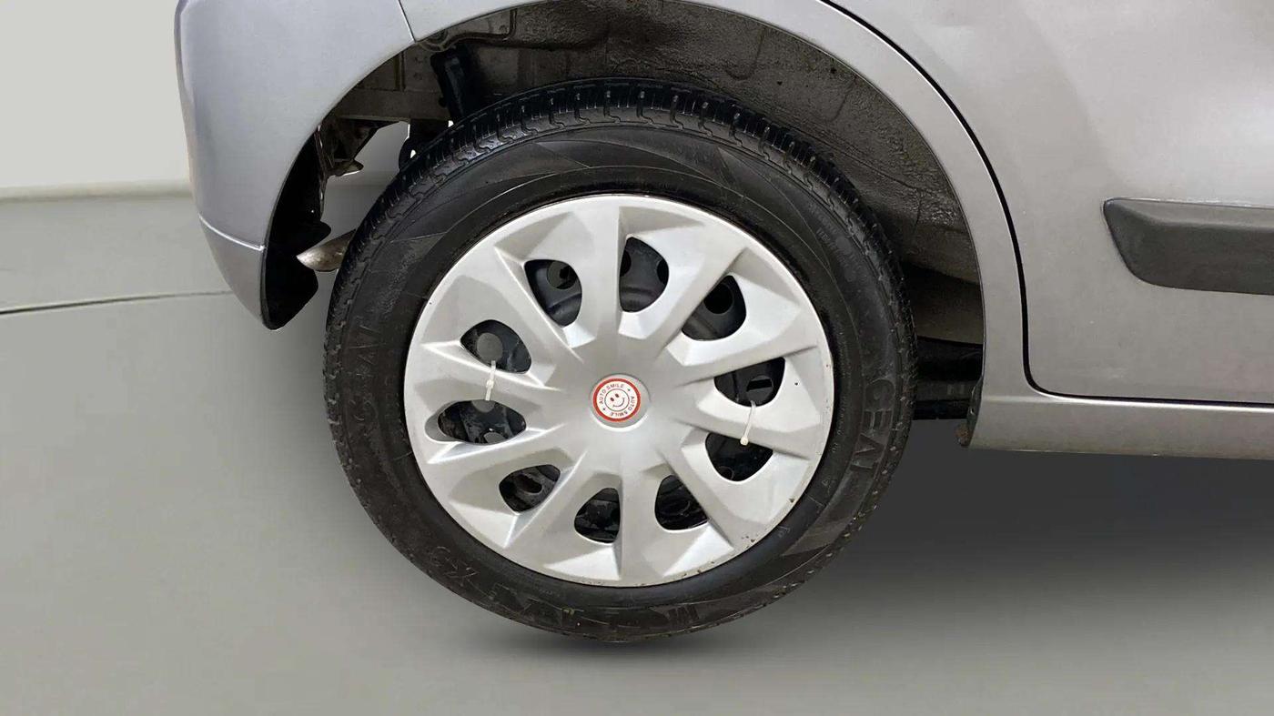 2016 Maruti Wagon R 1.0 VXI, CNG, Manual, 27,930 km, Right Rear Wheel