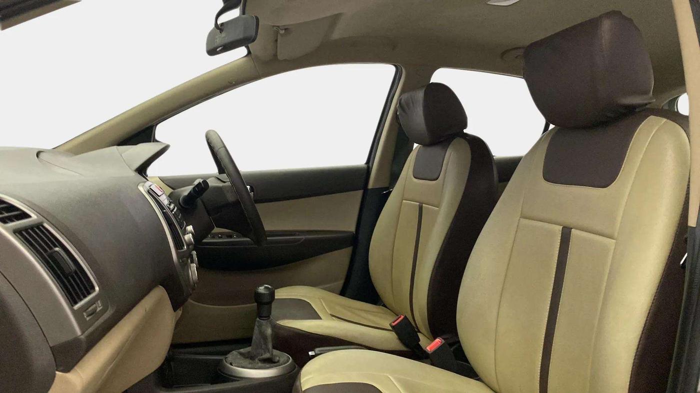 2013 Hyundai i20 MAGNA (O) 1.2, Petrol, Manual, 36,328 km, Right Side Front Door Cabin