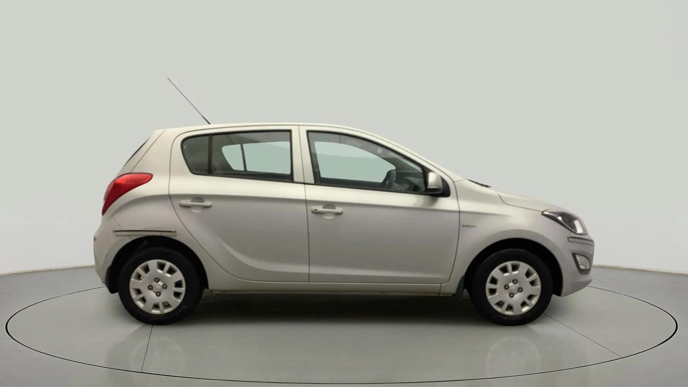 2013 Hyundai i20 MAGNA (O) 1.2, Petrol, Manual, 36,328 km, Right Side View