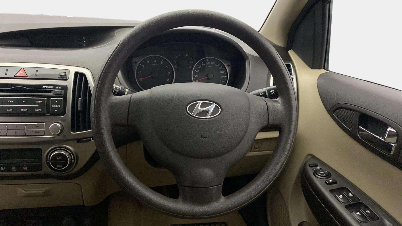 2013 Hyundai i20 MAGNA (O) 1.2, Petrol, Manual, 36,328 km, Steering Wheel Close Up