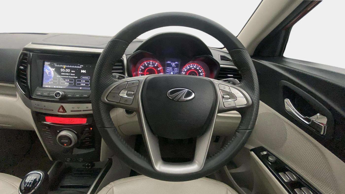 2022 Mahindra XUV300 W8 (O) 1.2 PETROL, Petrol, Manual, 20,440 km, Steering Wheel Close Up