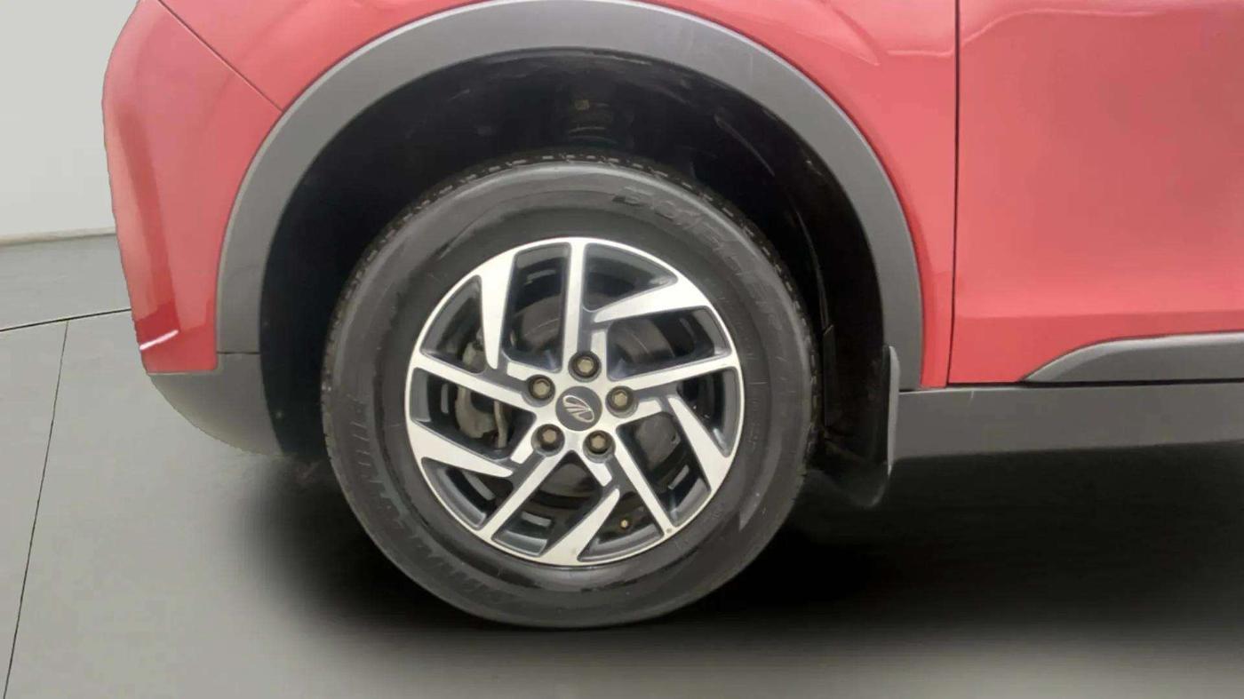 2022 Mahindra XUV300 W8 (O) 1.2 PETROL, Petrol, Manual, 20,440 km, Left Front Wheel