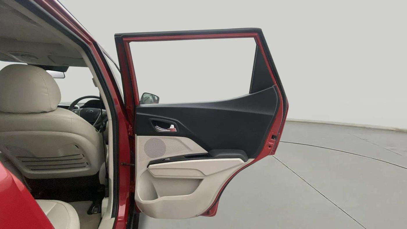2022 Mahindra XUV300 W8 (O) 1.2 PETROL, Petrol, Manual, 20,440 km, RHS Rear Door