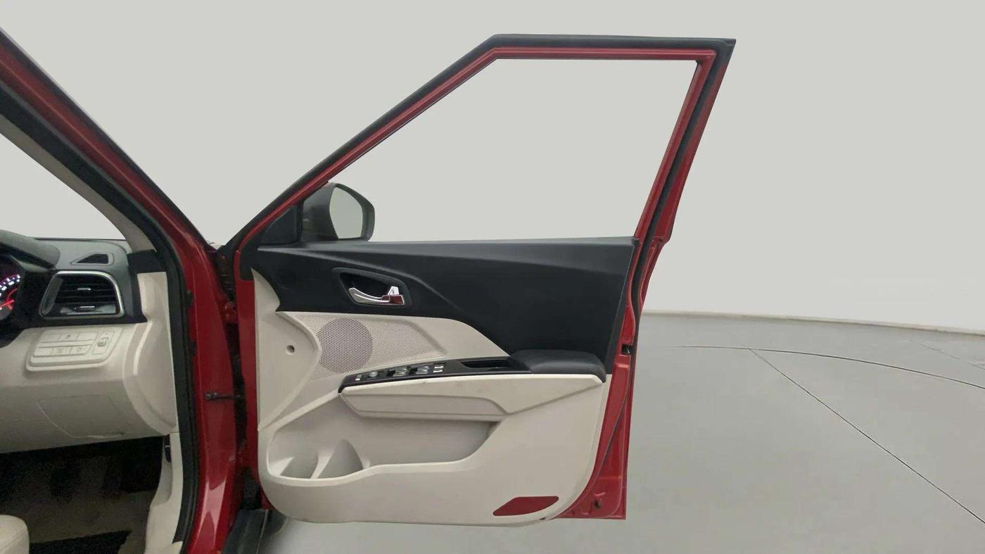 2022 Mahindra XUV300 W8 (O) 1.2 PETROL, Petrol, Manual, 20,440 km, RHS Front Door