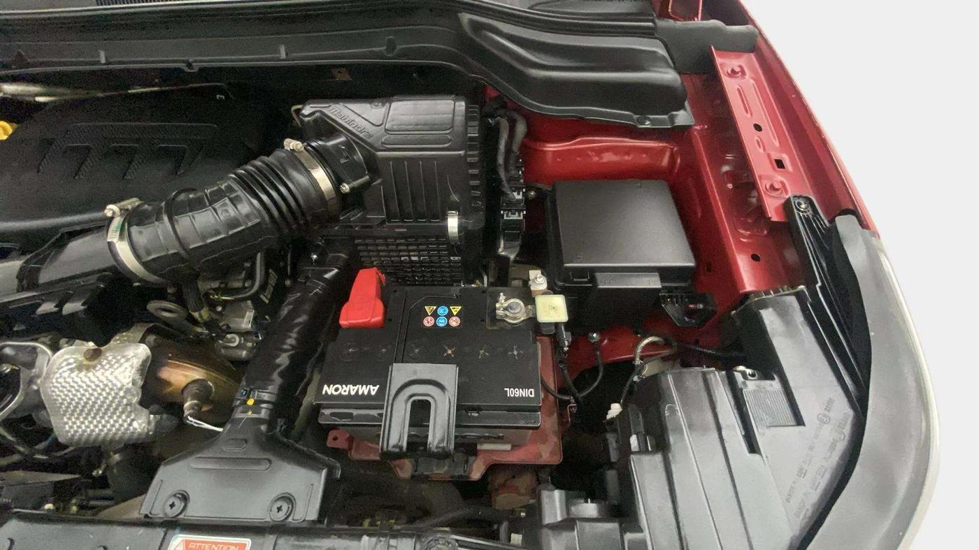 2022 Mahindra XUV300 W8 (O) 1.2 PETROL, Petrol, Manual, 20,440 km, Engine View - Left
