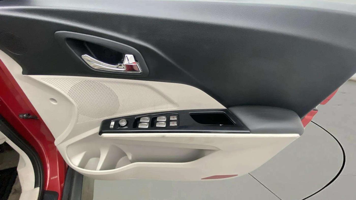 2022 Mahindra XUV300 W8 (O) 1.2 PETROL, Petrol, Manual, 20,440 km, Driver Side Door Panels Control