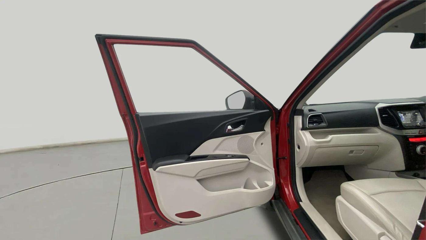 2022 Mahindra XUV300 W8 (O) 1.2 PETROL, Petrol, Manual, 20,440 km, LHS Front Door