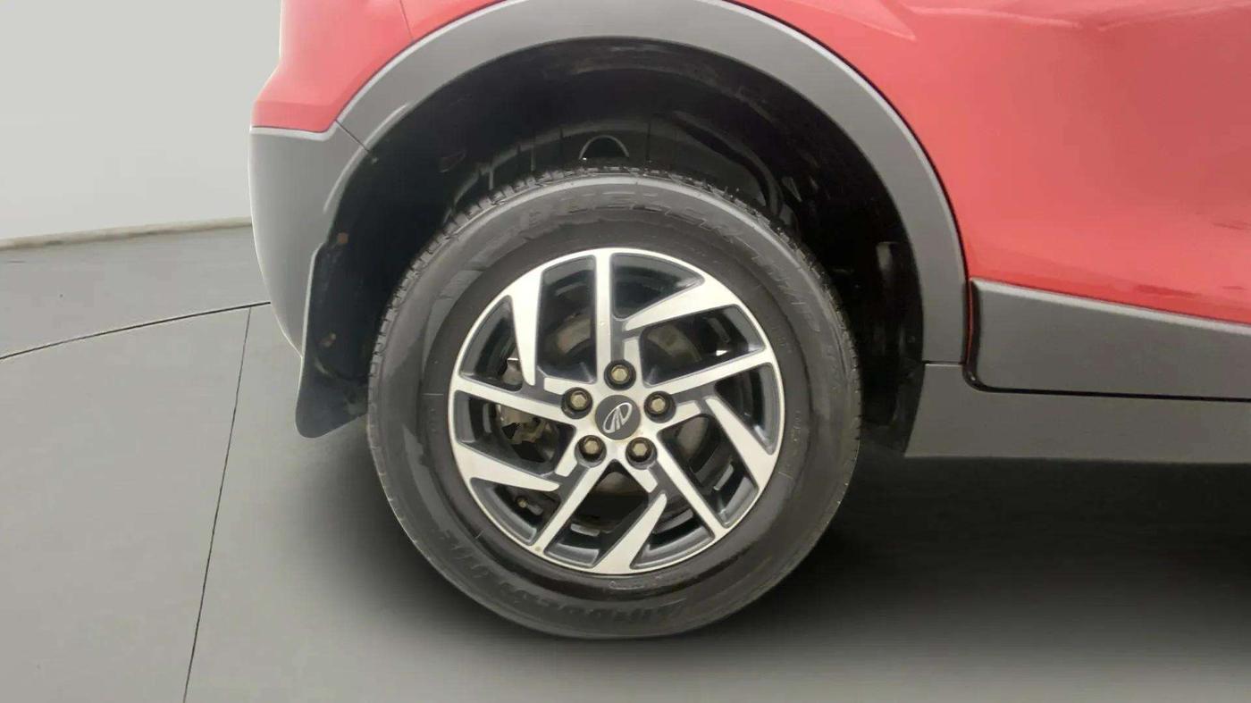 2022 Mahindra XUV300 W8 (O) 1.2 PETROL, Petrol, Manual, 20,440 km, Right Rear Wheel