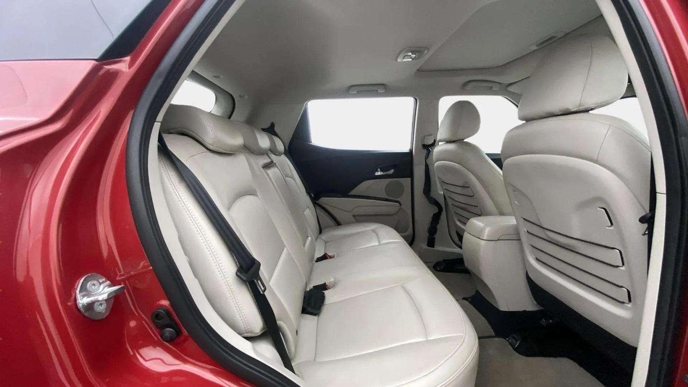 2022 Mahindra XUV300 W8 (O) 1.2 PETROL, Petrol, Manual, 20,440 km, Right Side Rear Door Cabin