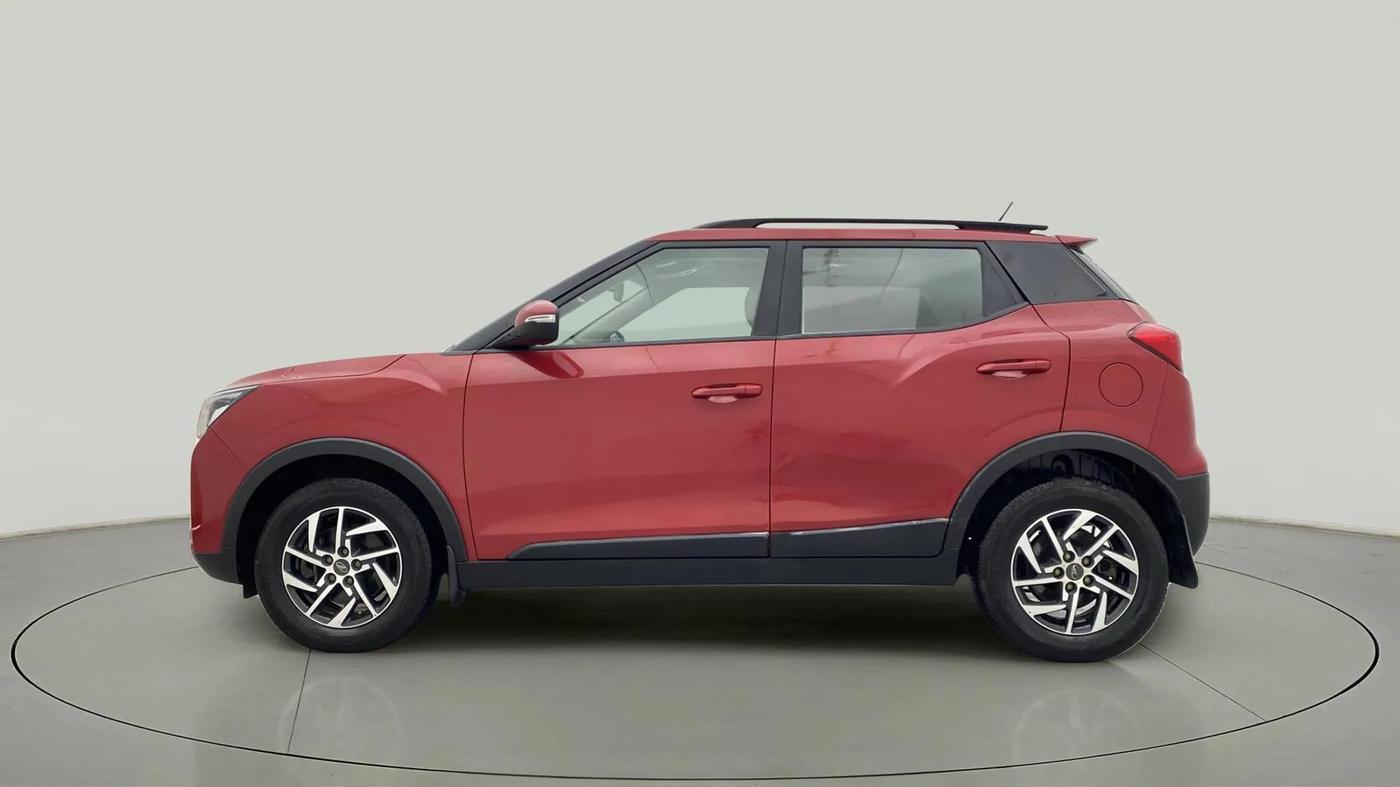 2022 Mahindra XUV300 W8 (O) 1.2 PETROL, Petrol, Manual, 20,440 km, Left Side