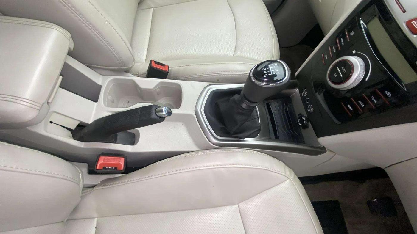 2022 Mahindra XUV300 W8 (O) 1.2 PETROL, Petrol, Manual, 20,440 km, Gear Lever
