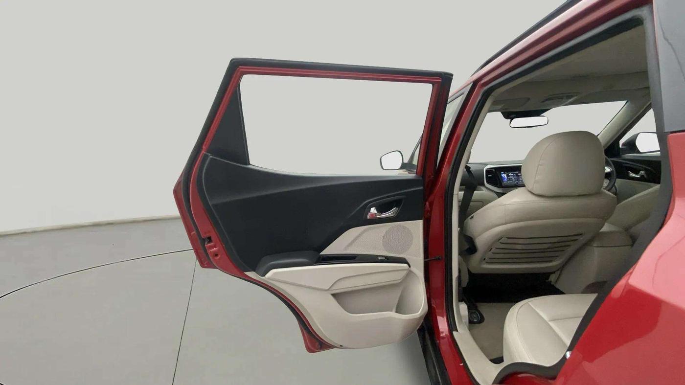 2022 Mahindra XUV300 W8 (O) 1.2 PETROL, Petrol, Manual, 20,440 km, LHS Rear Door