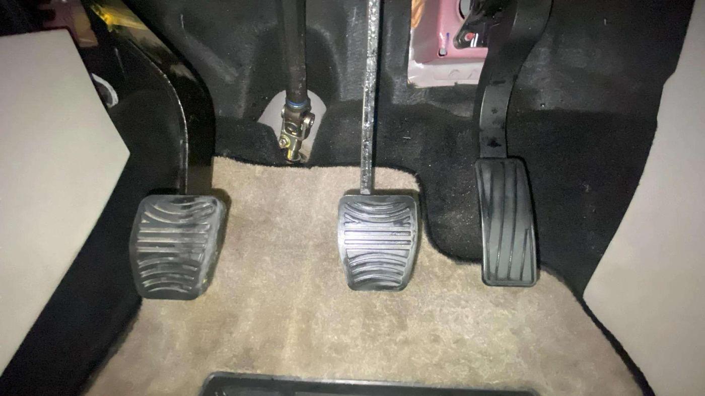 2022 Mahindra XUV300 W8 (O) 1.2 PETROL, Petrol, Manual, 20,440 km, Pedals