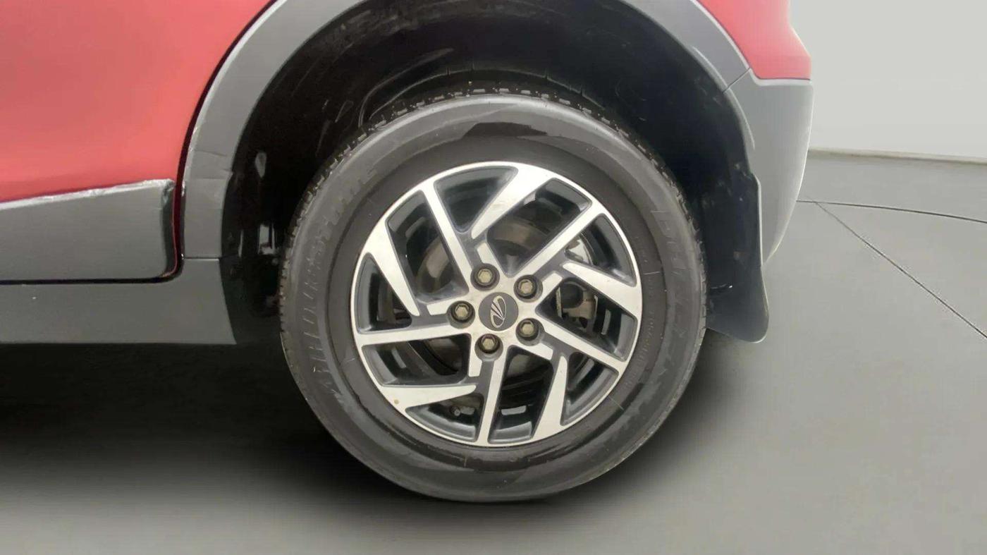 2022 Mahindra XUV300 W8 (O) 1.2 PETROL, Petrol, Manual, 20,440 km, Left Rear Wheel