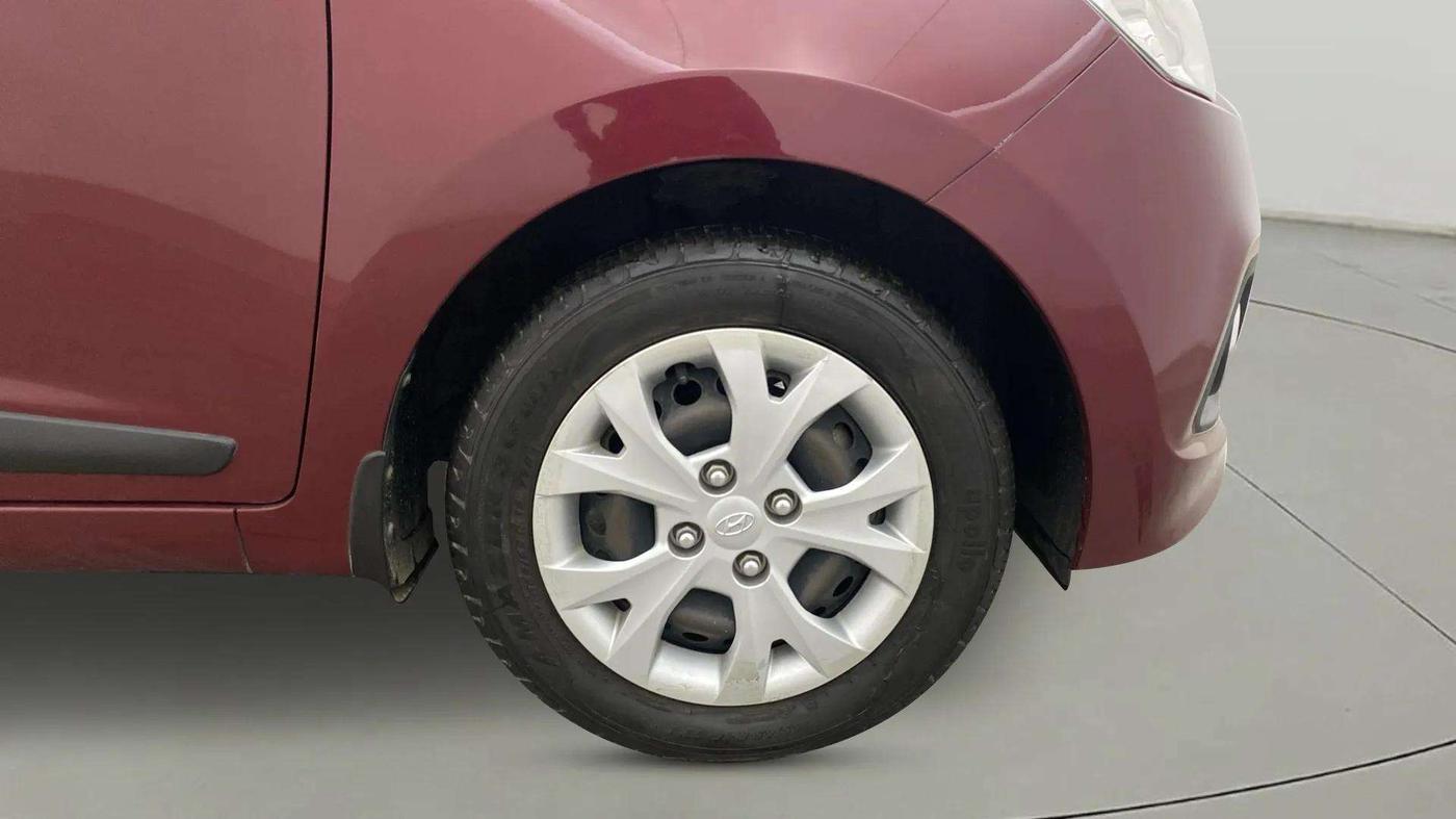 2016 Hyundai Grand i10 SPORTZ 1.2 KAPPA VTVT, Petrol, Manual, 6,411 km, Right Front Wheel