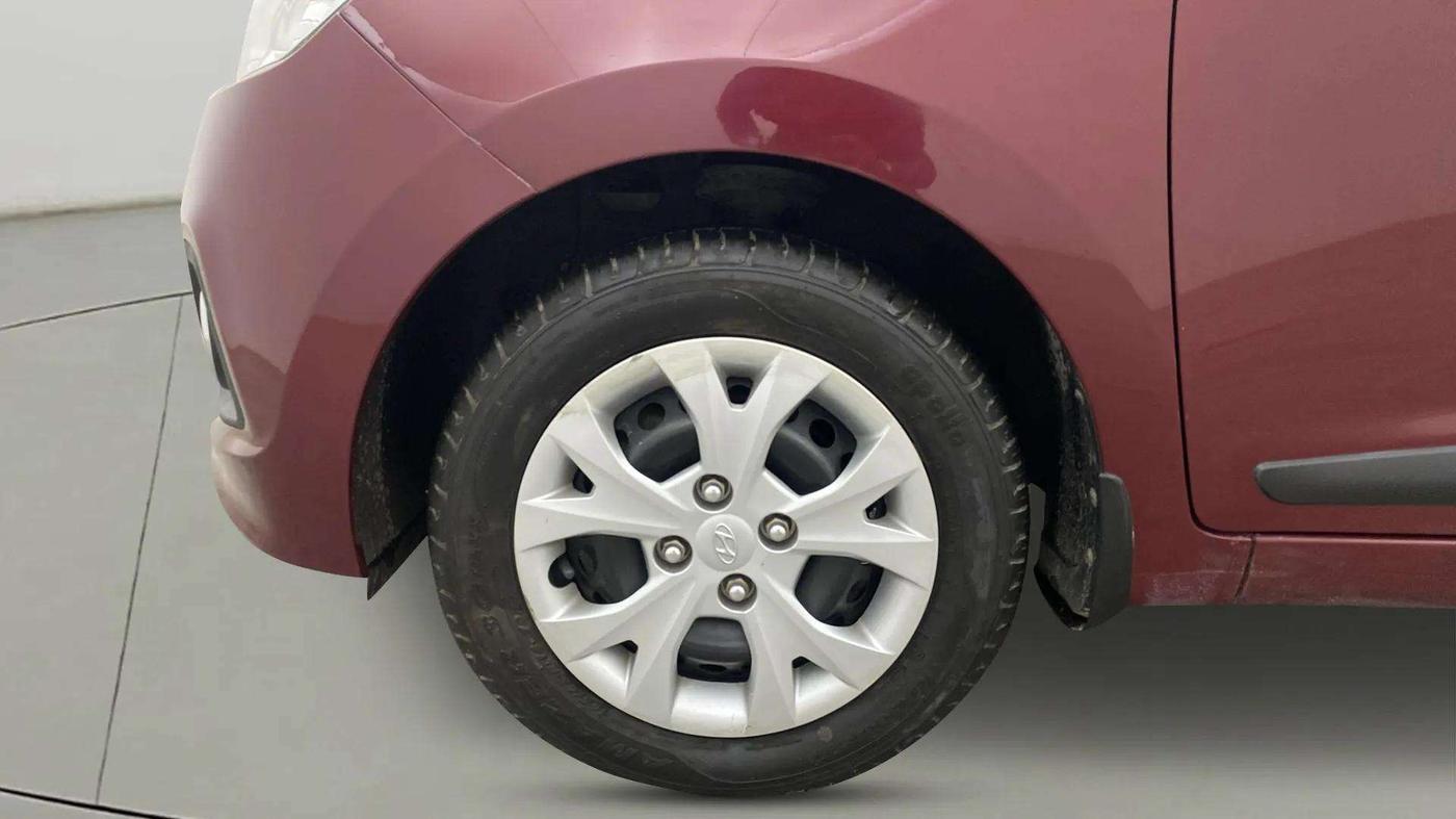 2016 Hyundai Grand i10 SPORTZ 1.2 KAPPA VTVT, Petrol, Manual, 6,411 km, Left Front Wheel