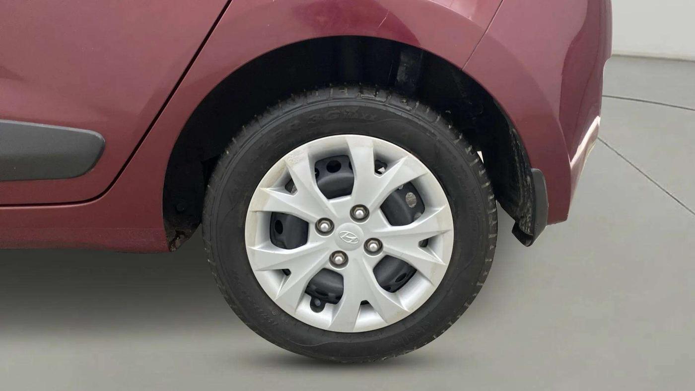 2016 Hyundai Grand i10 SPORTZ 1.2 KAPPA VTVT, Petrol, Manual, 6,411 km, Left Rear Wheel
