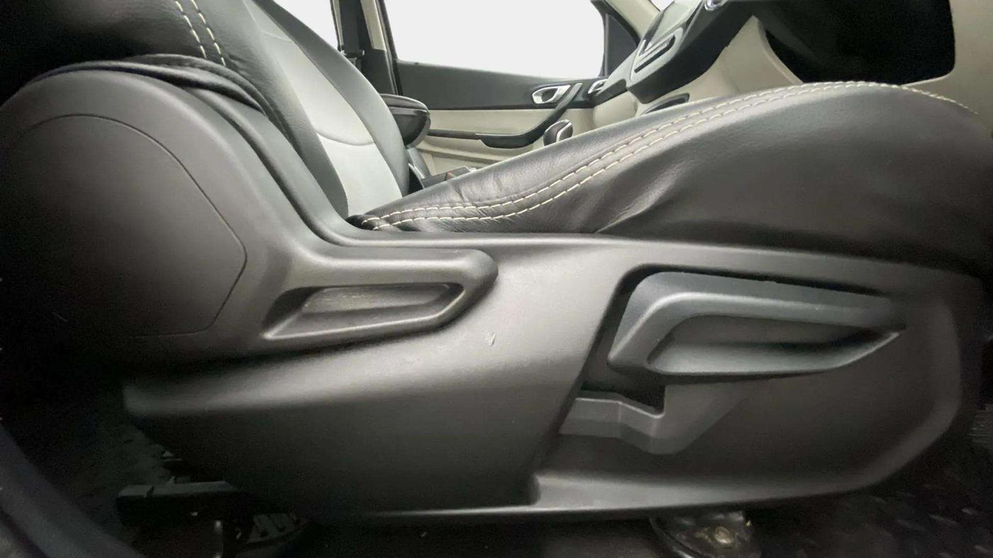 2022 Tata TIGOR XZ PLUS PETROL, Petrol, Manual, 13,909 km, Driver Side Adjustment Panel