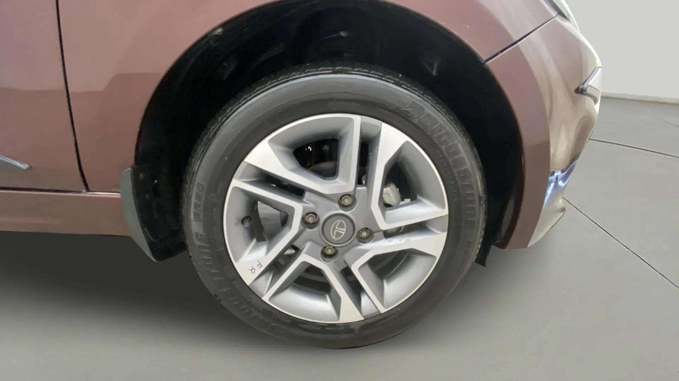 2022 Tata TIGOR XZ PLUS PETROL, Petrol, Manual, 13,909 km, Right Front Wheel