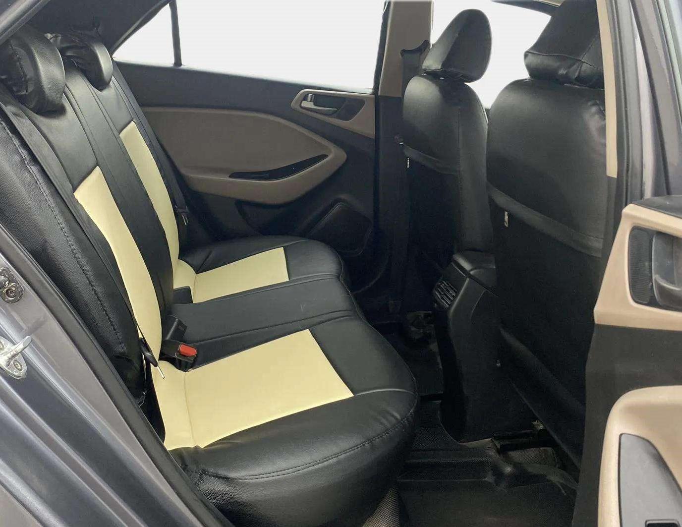 2016 Hyundai Elite i20 ASTA 1.2, Petrol, Manual, 93,737 km, Right Side Rear Door Cabin