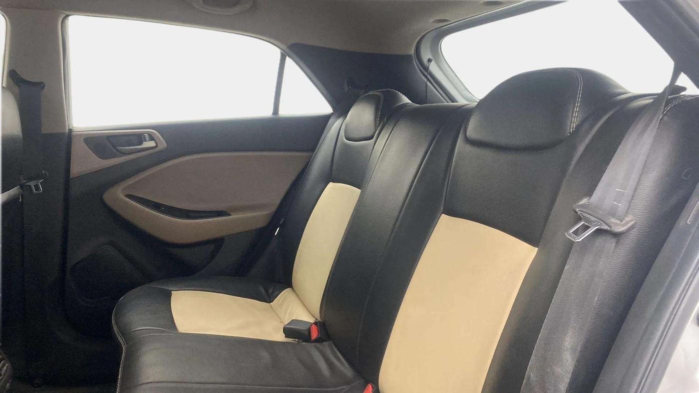 2017 Hyundai Elite i20 SPORTZ 1.2, Petrol, Manual, 69,539 km, Right Side Rear Door Cabin